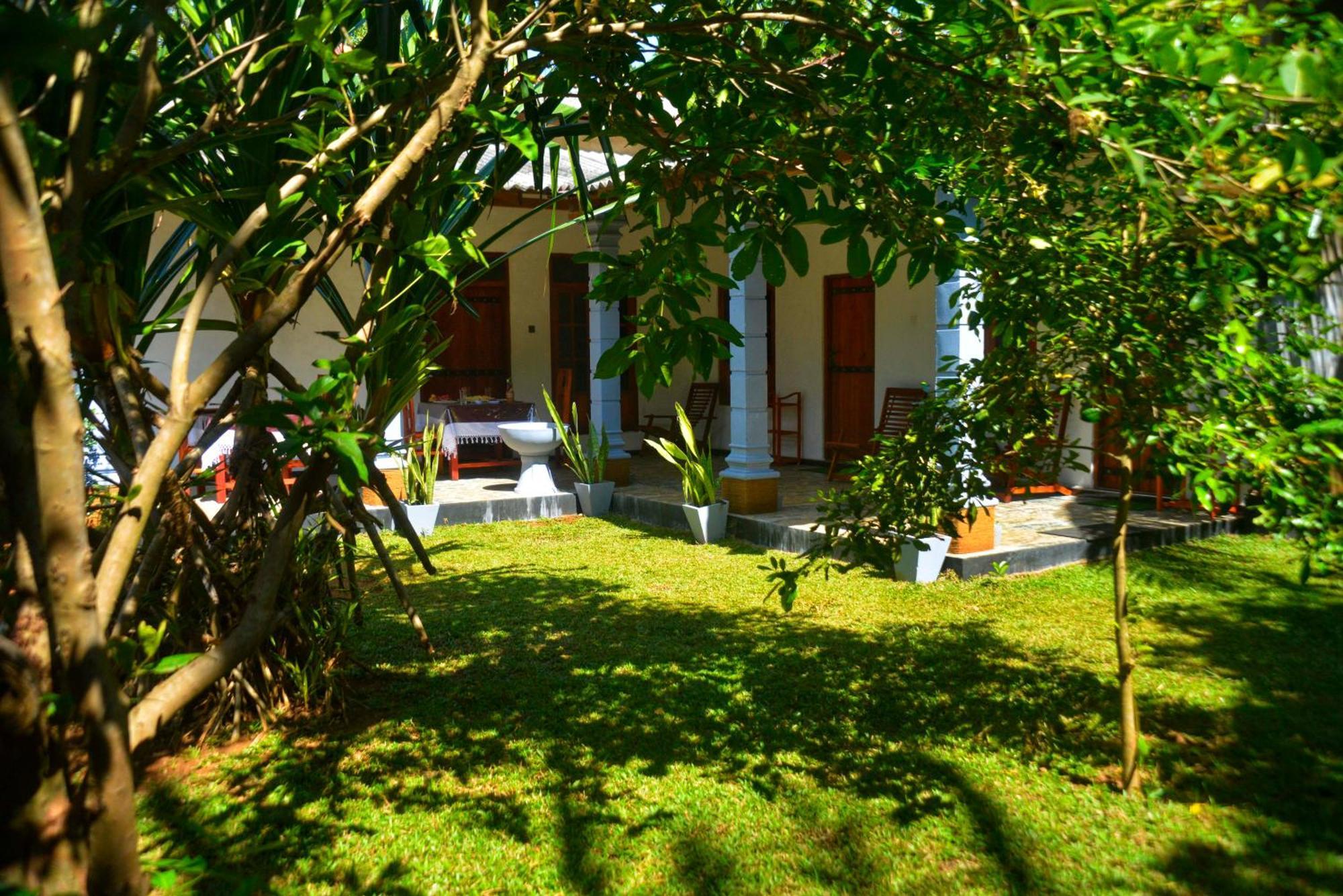 Tropical Garden Homestay Pidurangala シギリヤ エクステリア 写真